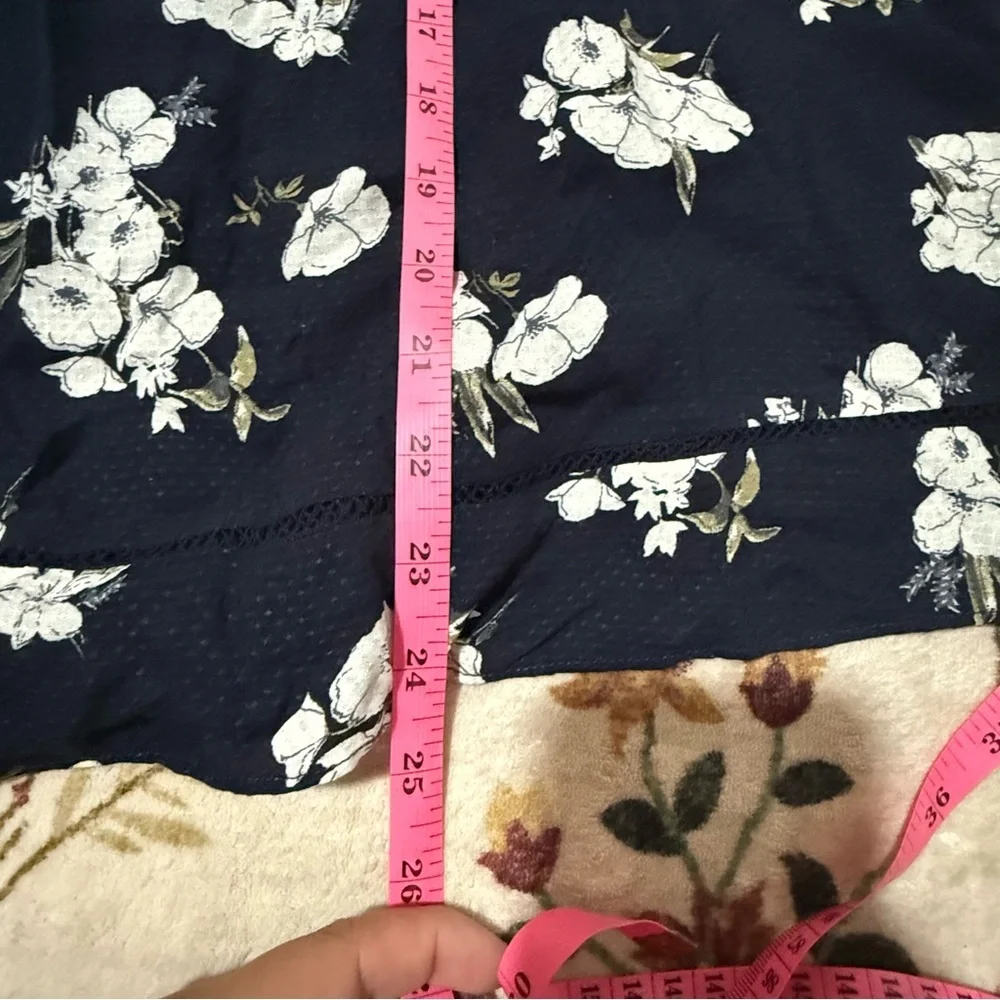 Abercrombie & Fitch Floral Sleeveless Top - navy and White L NWT